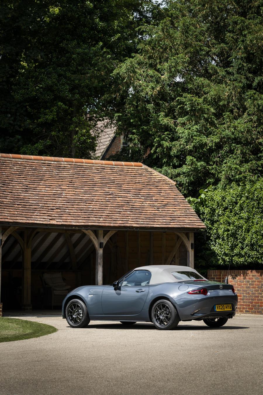  Mazda MX-5 R-Sport (ND) 2020 года  (UK) (фото 46 из 86)